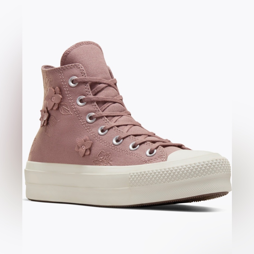 NWT Converse Chuck Taylor Lift High Top Sneaker